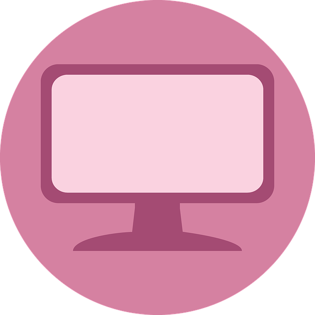 monitor v růžovém